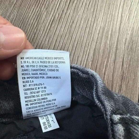 American Eagle Black Cuffed Shorts Size 4 Comfort Stretch Waistband - Picture 6 of 6